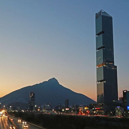 Hilton Garden Inn Monterrey Obispado Экстерьер фото