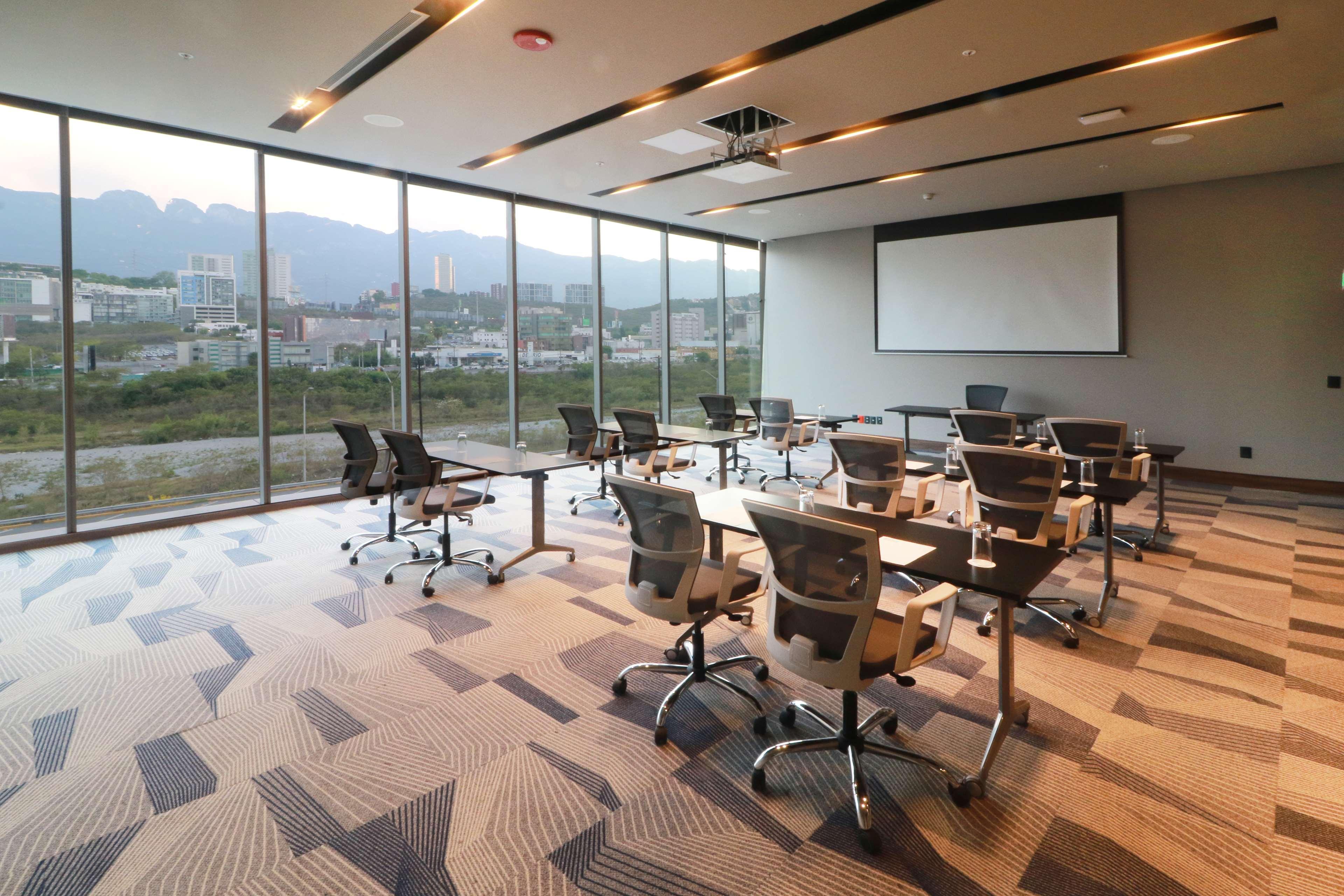 Hilton Garden Inn Monterrey Obispado Экстерьер фото