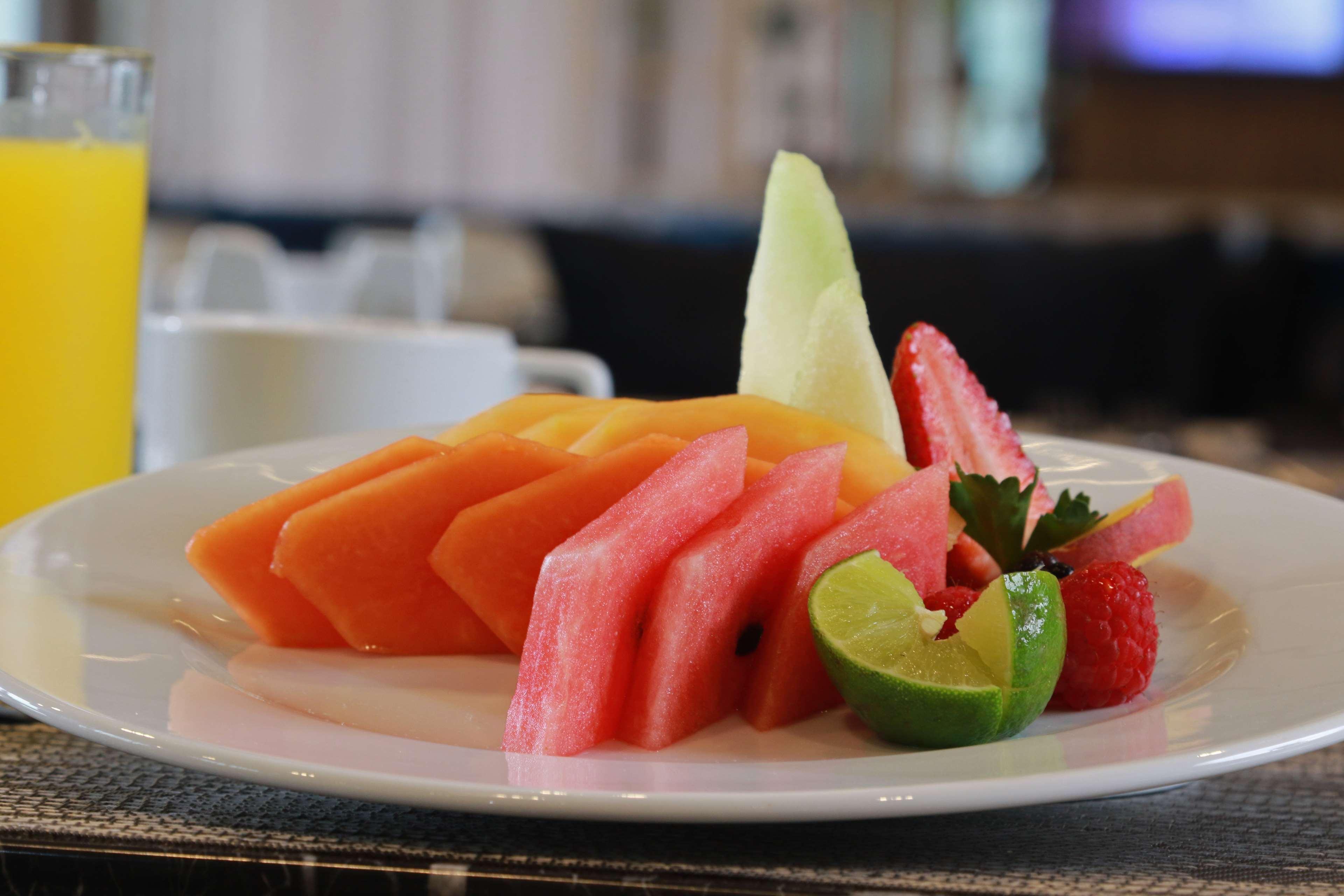 Hilton Garden Inn Monterrey Obispado Экстерьер фото