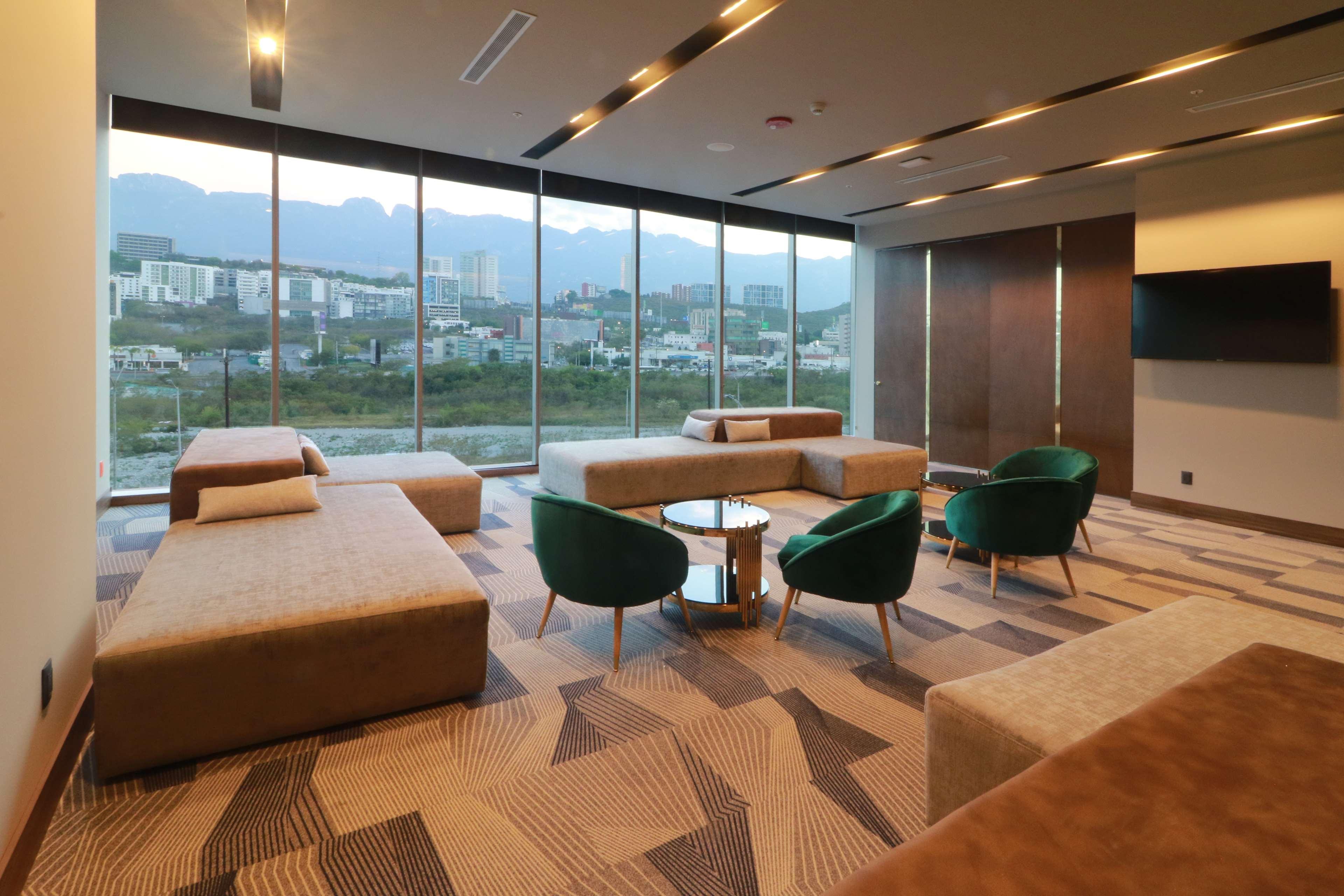 Hilton Garden Inn Monterrey Obispado Экстерьер фото