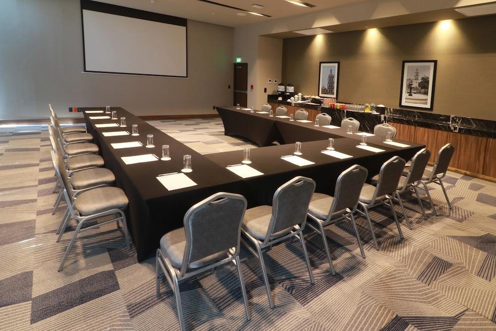 Hilton Garden Inn Monterrey Obispado Экстерьер фото