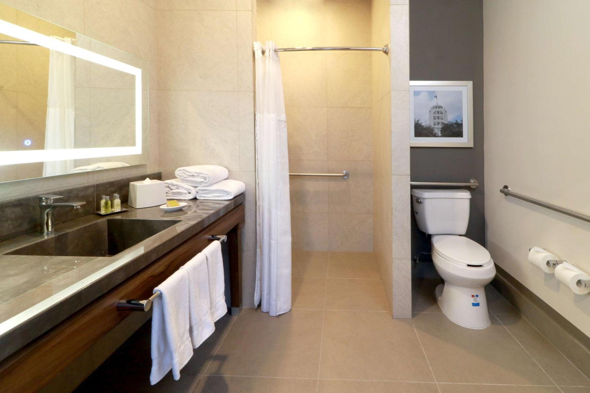 Hilton Garden Inn Monterrey Obispado Экстерьер фото