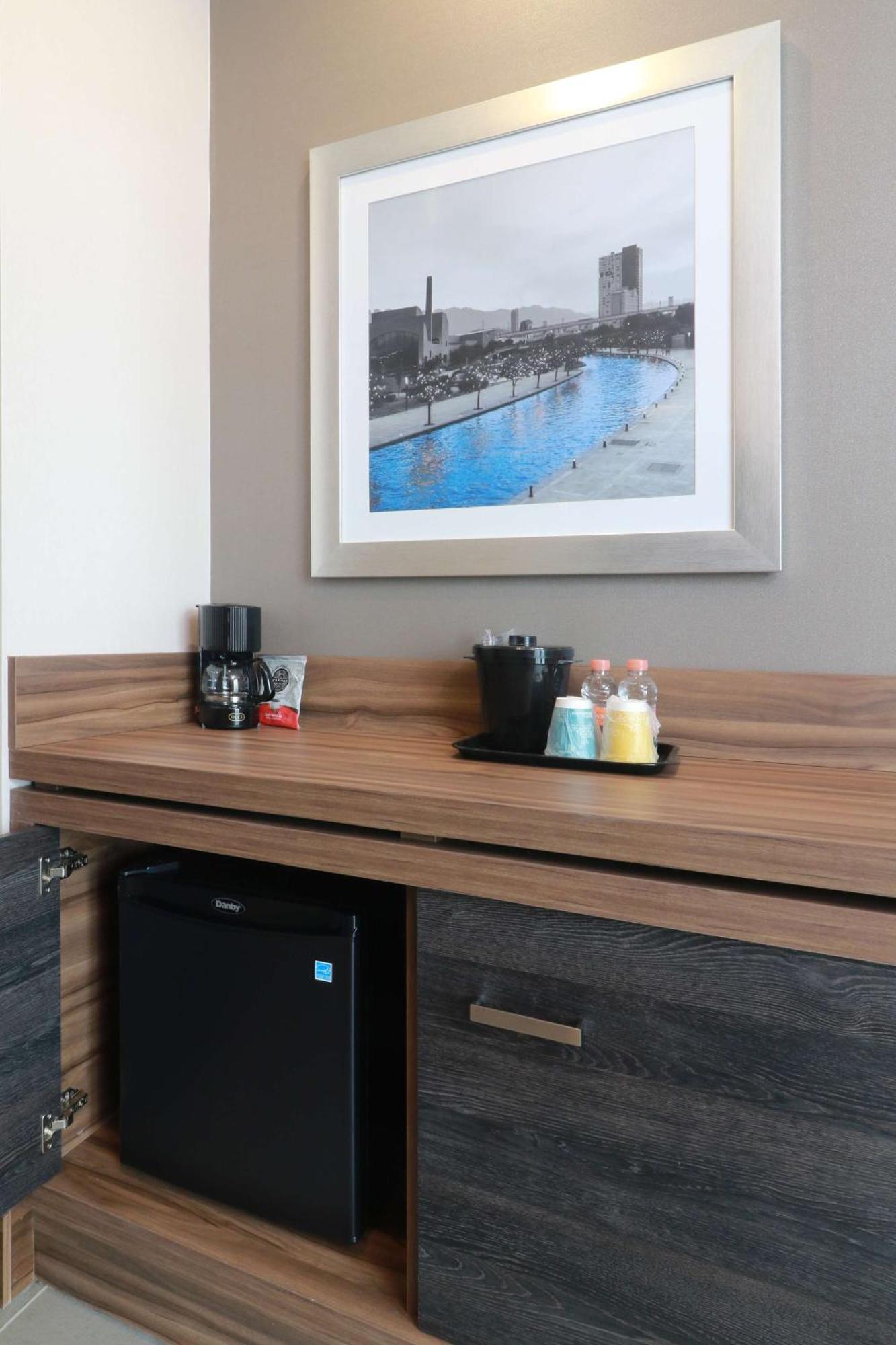 Hilton Garden Inn Monterrey Obispado Экстерьер фото