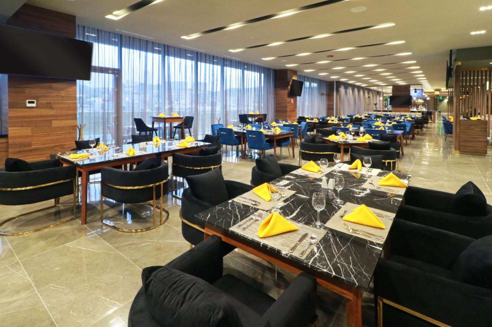 Hilton Garden Inn Monterrey Obispado Экстерьер фото
