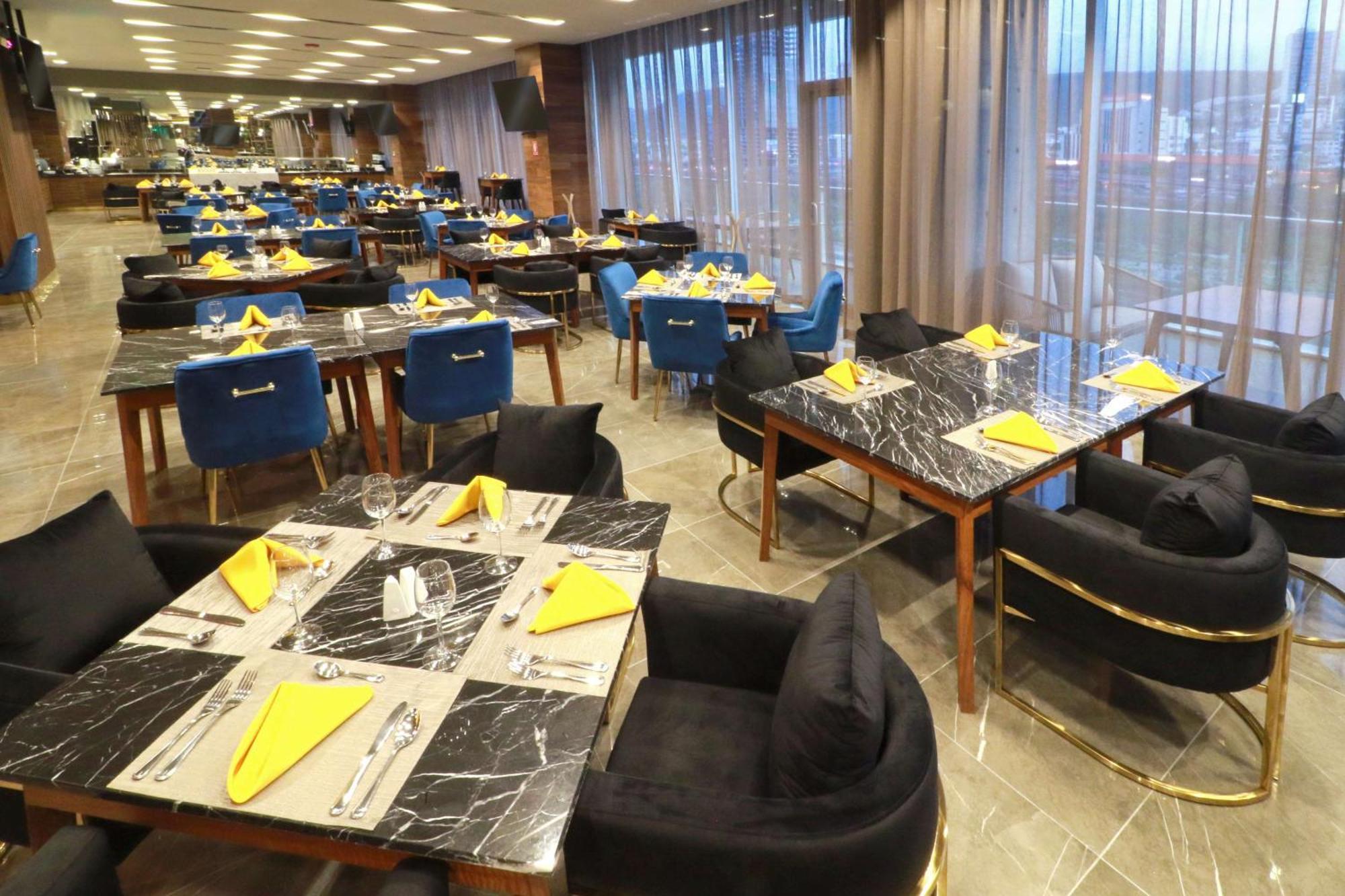 Hilton Garden Inn Monterrey Obispado Экстерьер фото
